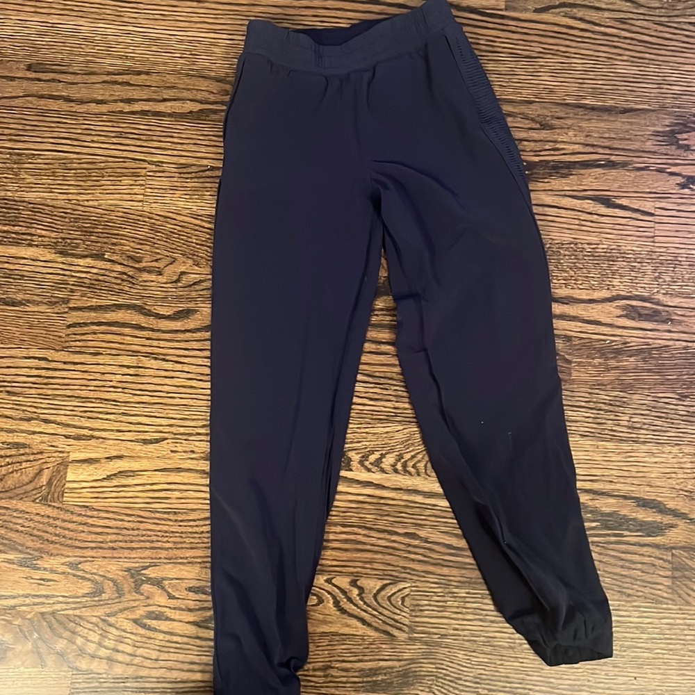 Adorable Ivivva size 8 warm up/ jogger pants